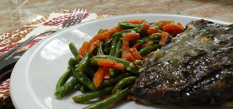 Review of Freshly's Steak Peppercorn with Sauteed Carrots & French Green Beans