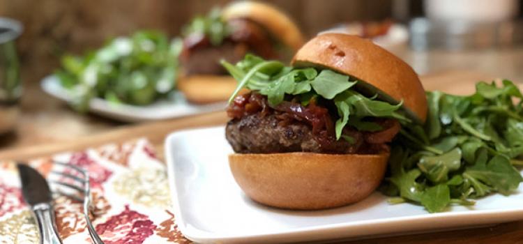 Review of HelloFresh's Juicy Lucy with Tomato Onion Jam & Arugula Salad